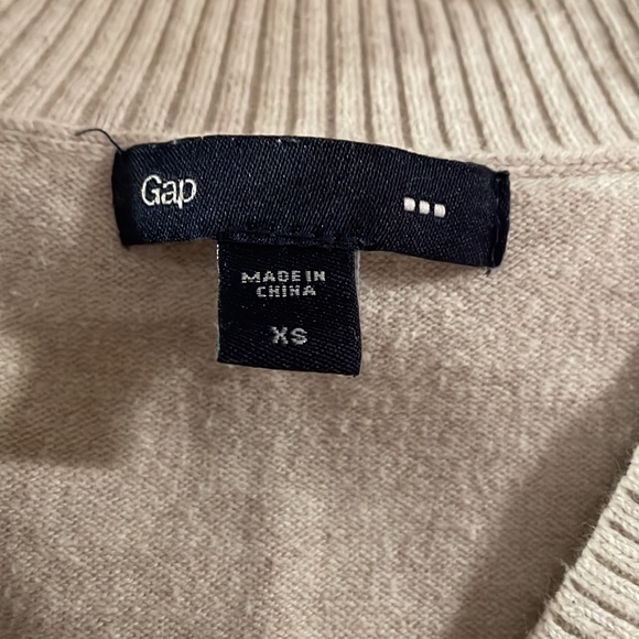 Gap light sweater - FREE with any order! - Picture 2 of 3